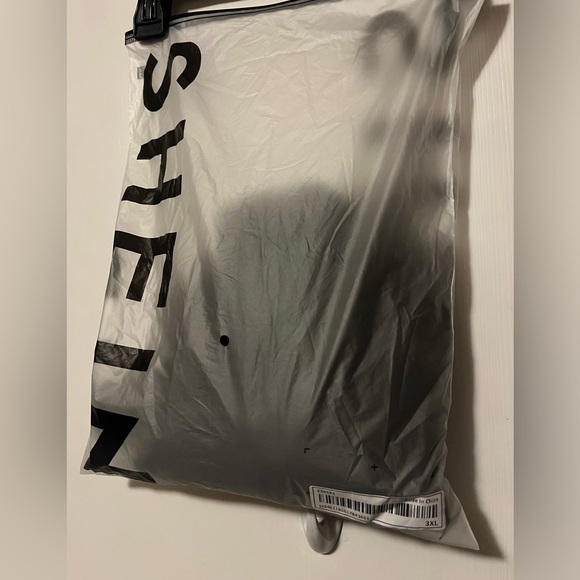 NIP SHEIN LUNE Plus Size Ruffle Hem Tank Top SIZE 3X black - Picture 5 of 5